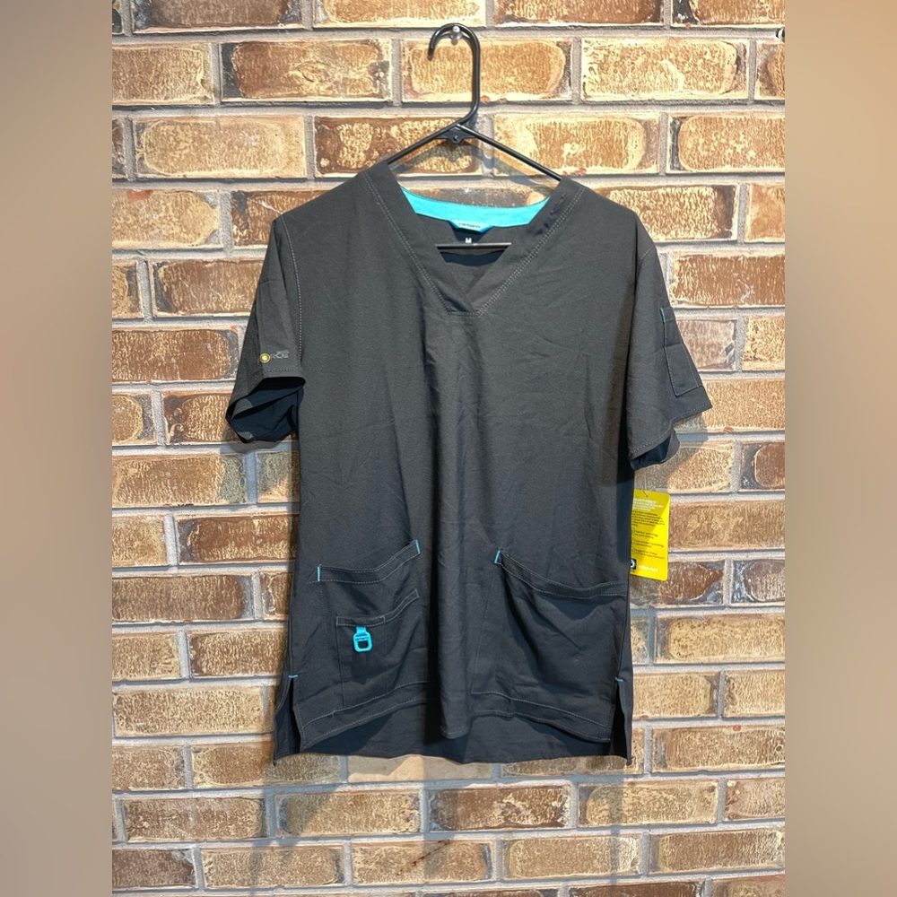 NEW Carhartt scrub nurse women’s top New With Tags